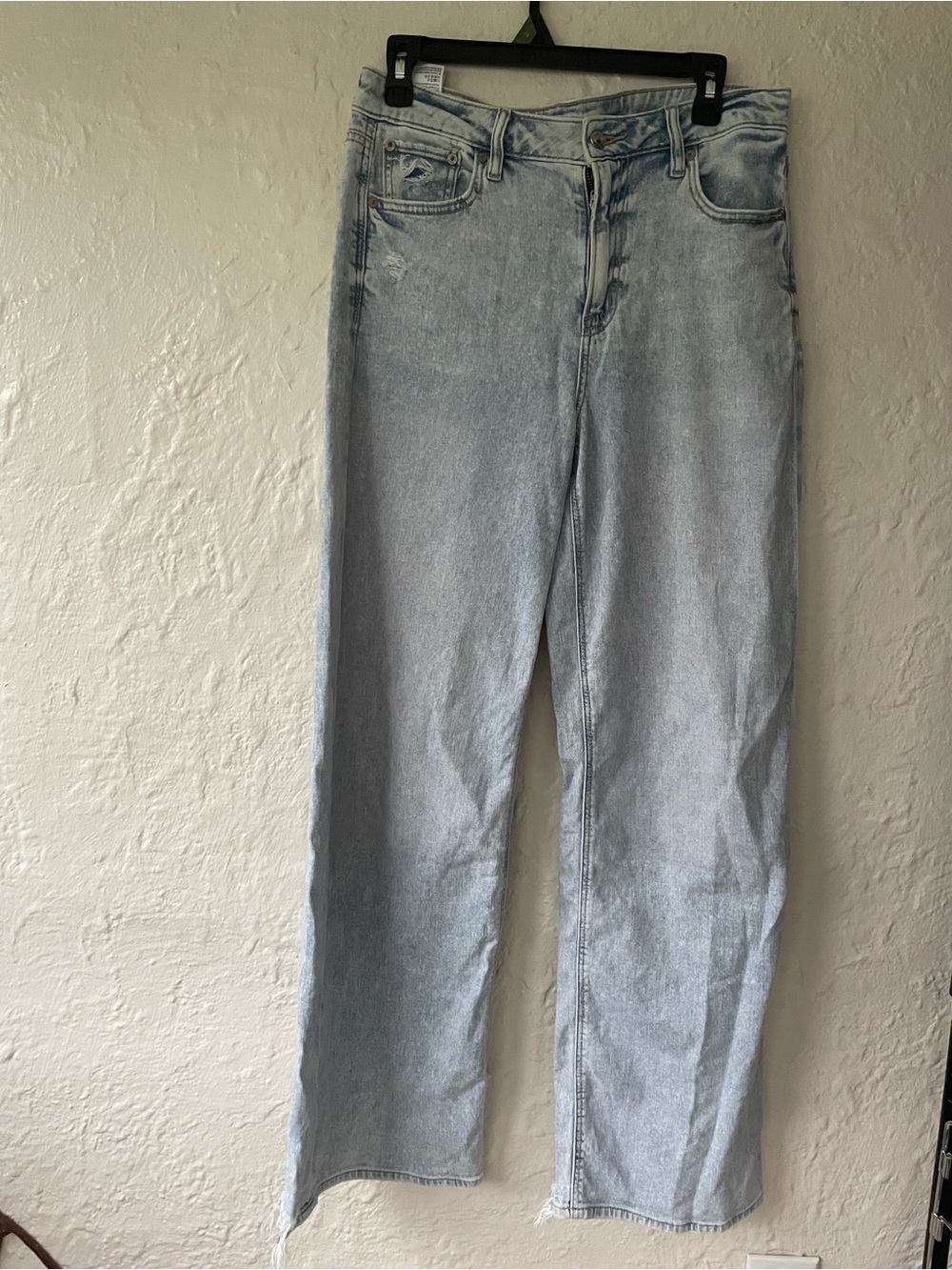 American Eagle stretch super high baggy wide leg light wash jeans; 4
